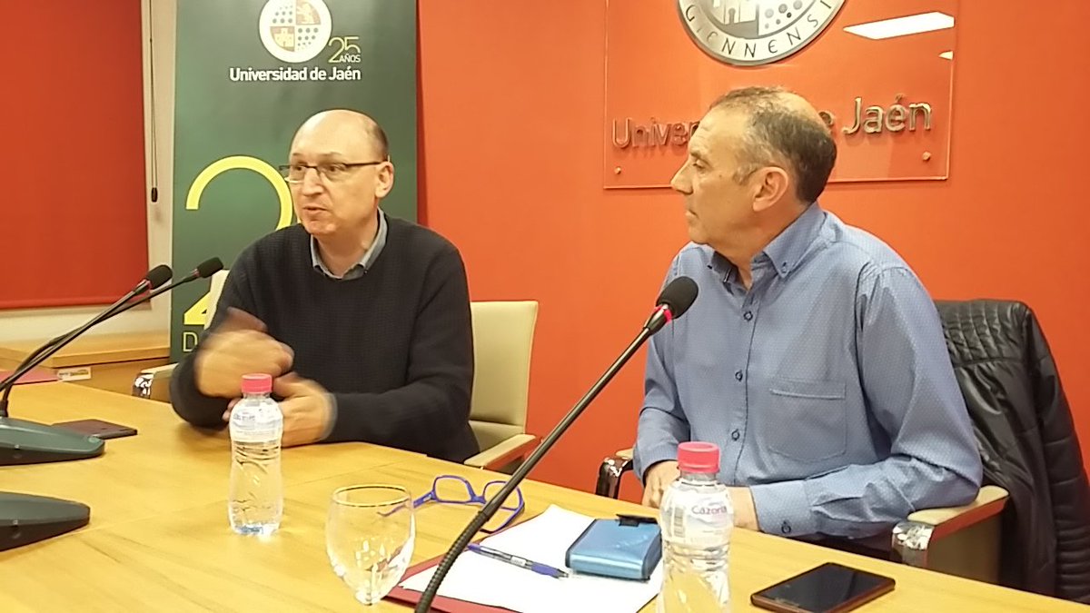 frosaruiz's tweet photo. "Lo que quiere el poder es periodistas que se autocensuren", asegura @franllorente hablando de periodismo en la @ujaen gracias a la @prensajaen #25AlosUJA https://t.co/UMkU2WTrsq