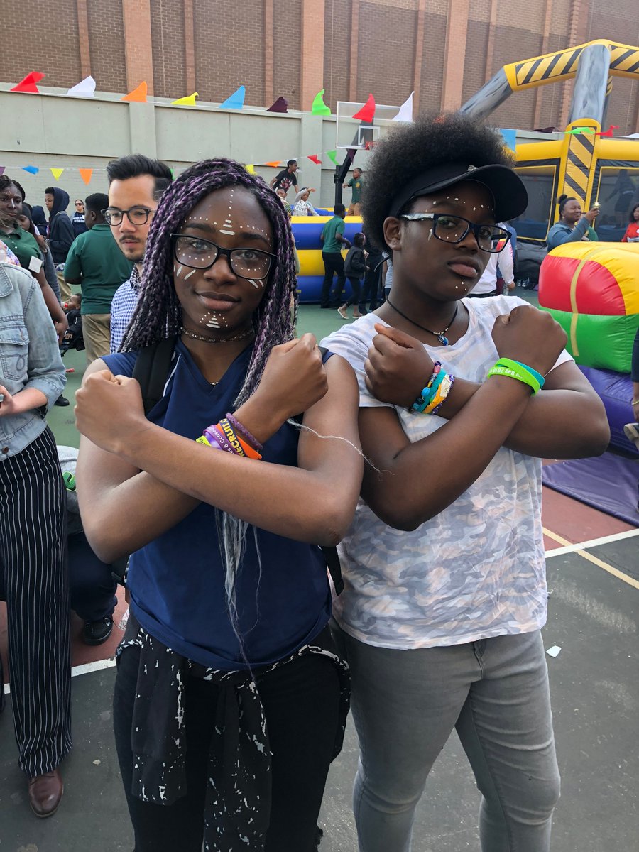 Our scholars, families, AND teachers had a BLAST at the New Heights Carnival and Community Resource Fair yesterday! @newheightsms @CommSchools #ThankATeacherNYC #NHMS #parentteacherconferencesWITHATWIST #D17RISE