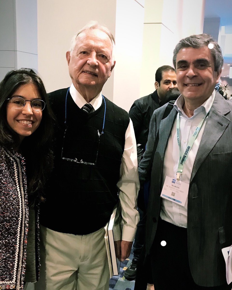 NavarroOrto's tweet photo. Los doctores Martín y Estrella Navarro han tenido la oportunidad de conocer e intercambiar conocimiento con el Dr. Andrews, una leyenda en el mundo de la #Ortodoncia. Todo un lujo poder estar en este congreso en contacto con ortodoncistas de tan alto nivel científico
#Washington https://t.co/dayWll5nmV