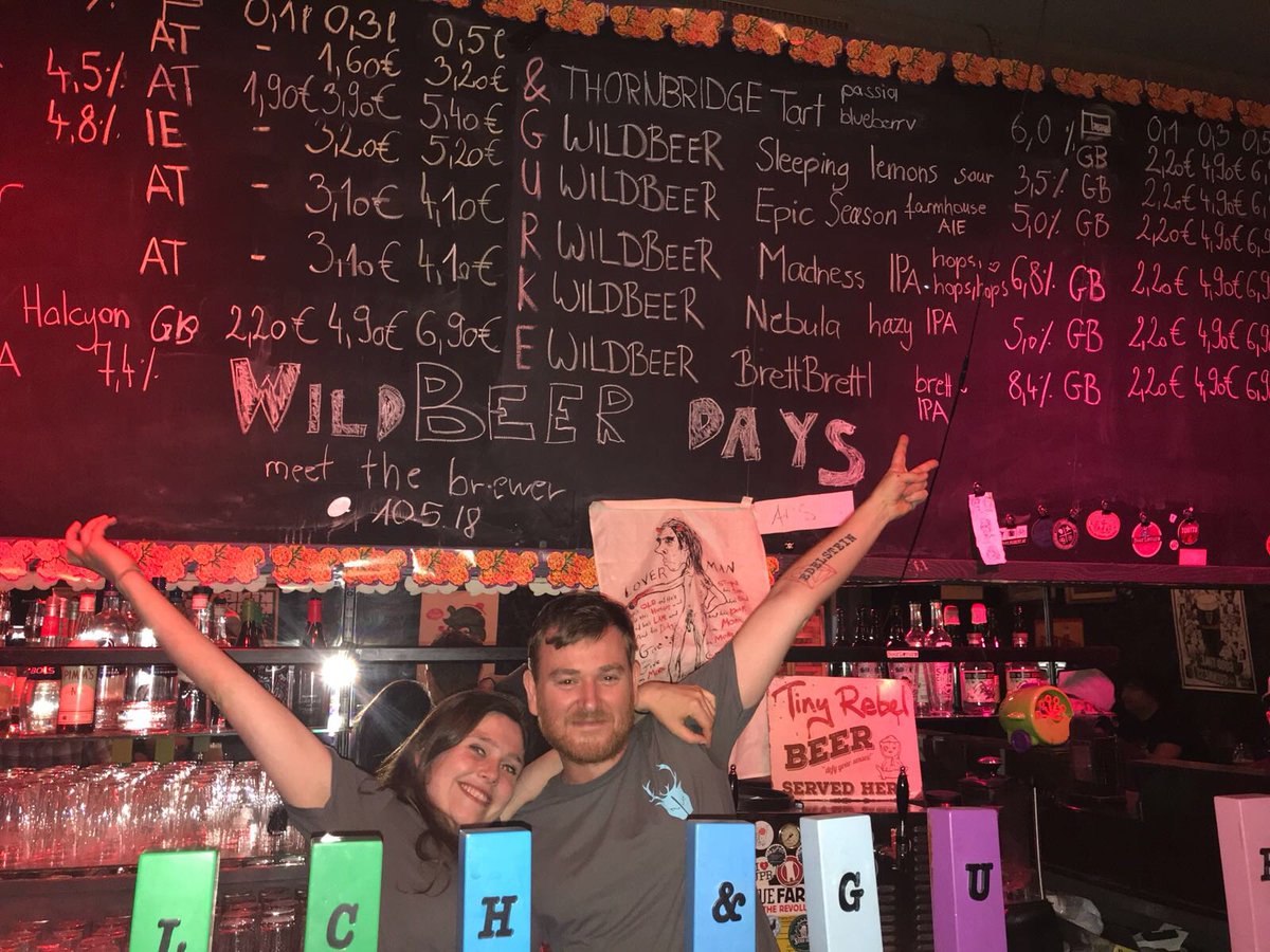 BeerLoversAT's tweet photo. #Taptakeover Parade in #Vienna! @shamrockvienna @cpsvienna @BrickmakersWien @BrauhundBar #stadtboden #brandauers #melsdiner @EinstokBeer @lagunitasbeer @BrewDog @OHarasBeers #demolen @WildBeerCo https://t.co/ap4Nb4wUGL