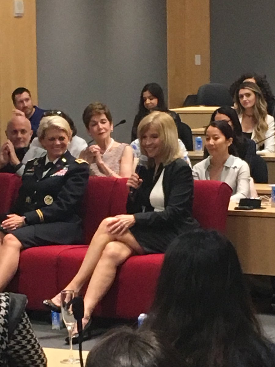 NYMoves's tweet photo. Lori Bachman discusses the importance of finding a mentor, especially for #millennials #NYMoves @mentor_maker https://t.co/b0Ov5mIJBY