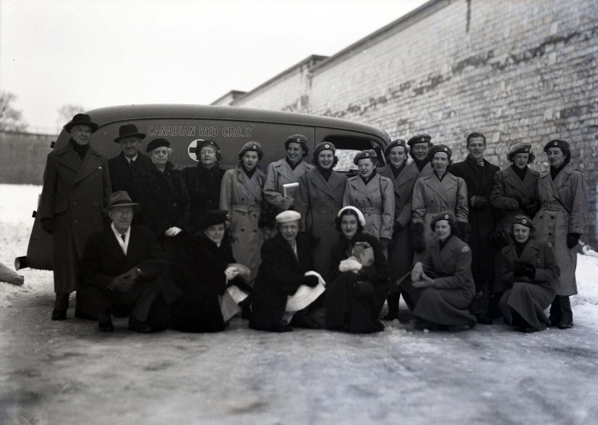 CSC_SCC_en's tweet photo. Nurses from the Red Cross first visited Kingston Penitentiary with a mobile blood clinic in 1952. Blood was collected from the inmates in the penitentiary hospital before it was sealed and packed by the nurses, as shown in these photos from the 1950s. #NursingWeek #TBT https://t.co/S5hmQiQsZb