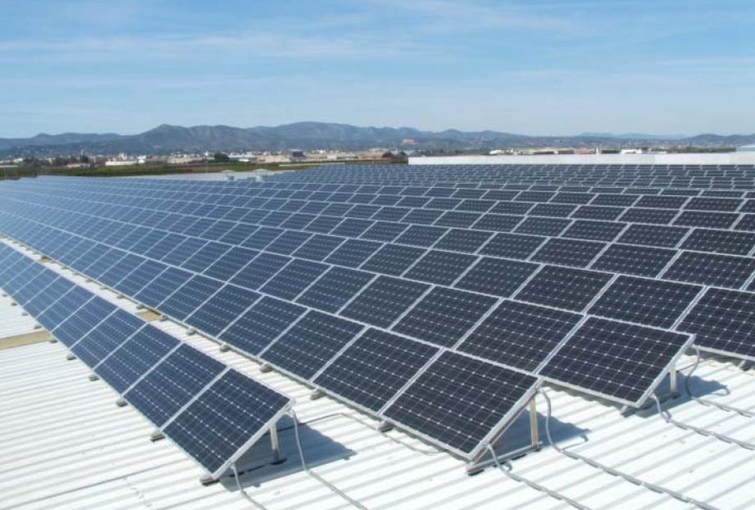 españa, un pais que cuenta con unas 3.000 horas de sol al año, penaliza la energia solar!
como se llama eso?
IMBECILIDAD!