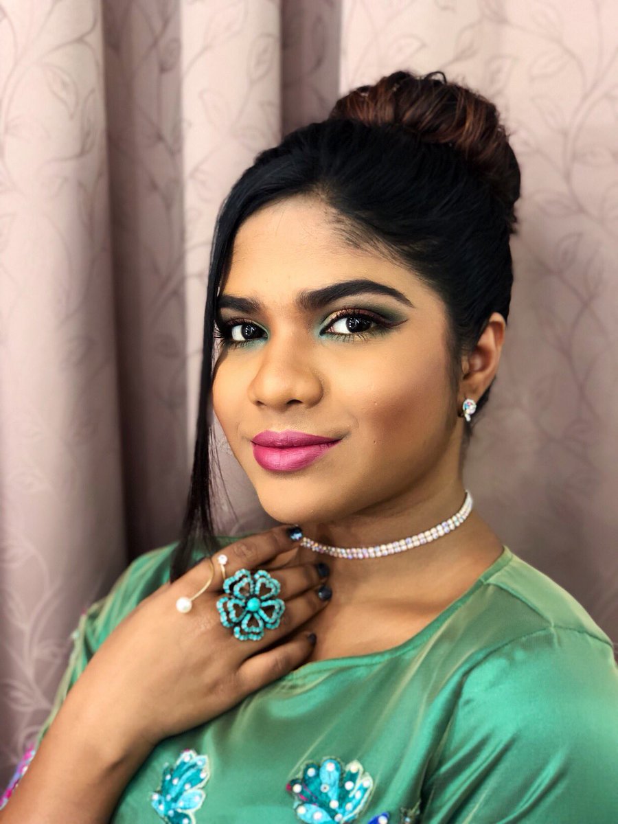 midhu_adam's tweet photo. Makeup for our princess @TeamSainaOffcl
Hairstyling by @sajna_ibrahim π
#maldivianidol #heatmvs @Maldivian_Idol @heatmvS https://t.co/pXv7PWpFU4