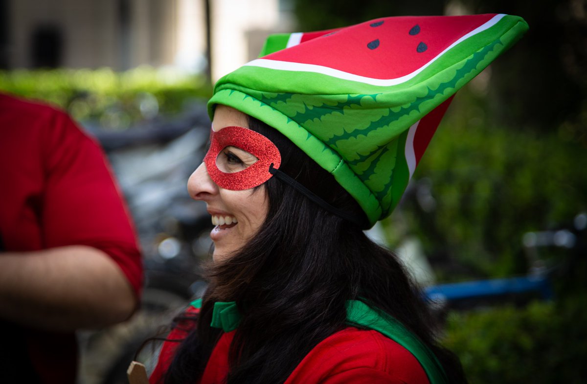StanfordBEAM's tweet photo. @StanfordBEAM Superfood Heroes! Going all out for the @Stanford Cardinal Walk!! @stanfordcolleen @StanfordNate @daisy_beam @_JennyRoxas @LydonLinda @Golde_Stanford @amyb_stanford https://t.co/sL3gruLI7f