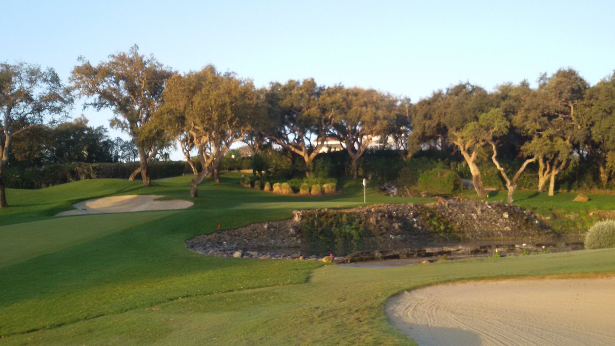 ricardobaron92's tweet photo. Todo un lujo poder hacer prácticas en el Real Club Valderrama, uno de los mejores campos de golf del mundo. https://t.co/YmkNFWvjyL