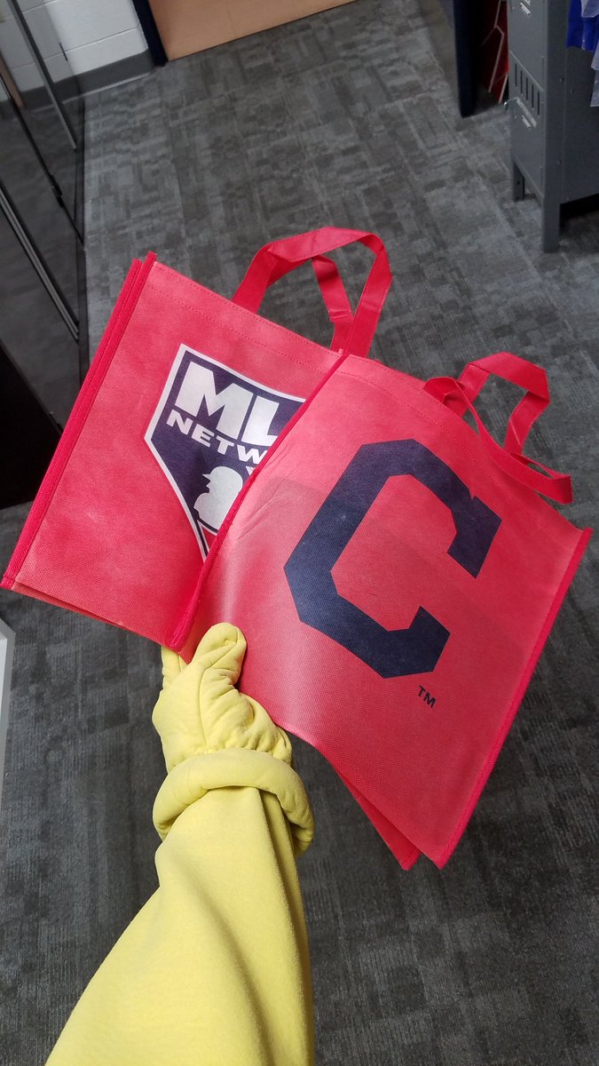 CleHotDogs's tweet photo. 🚨GIVEAWAY TIME🚨

Coming to the game this Friday May 11th or Saturday May 12th?!

RT this tweet, tweet us your seat location as well as which game you'll be attending and one lucky fan each night will win an @Indians swag bag bun delivered by one of us Hot Dogs! 🌭🎉 https://t.co/zW4yU5Oa45