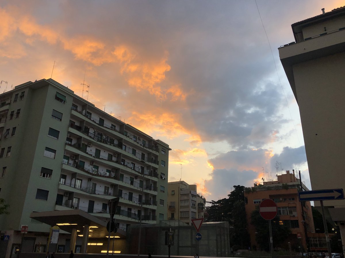pablo_kay's tweet photo. What’s up with this straight line in the sky? #RomanThings https://t.co/UL7poabnec