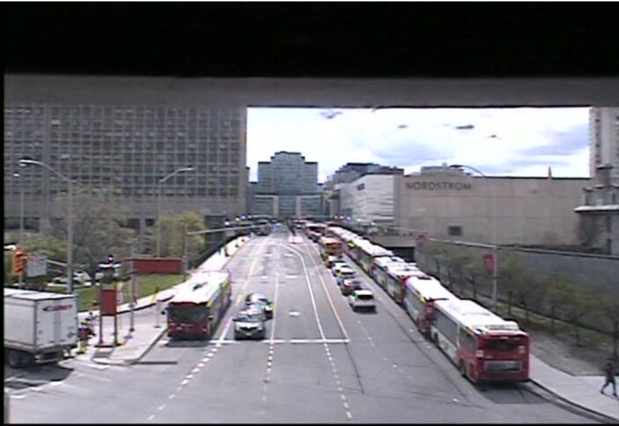 Long queue of transit buses on Mackenzie #ottnews #otttraffic https://t.co/eu8fxKuKGJ