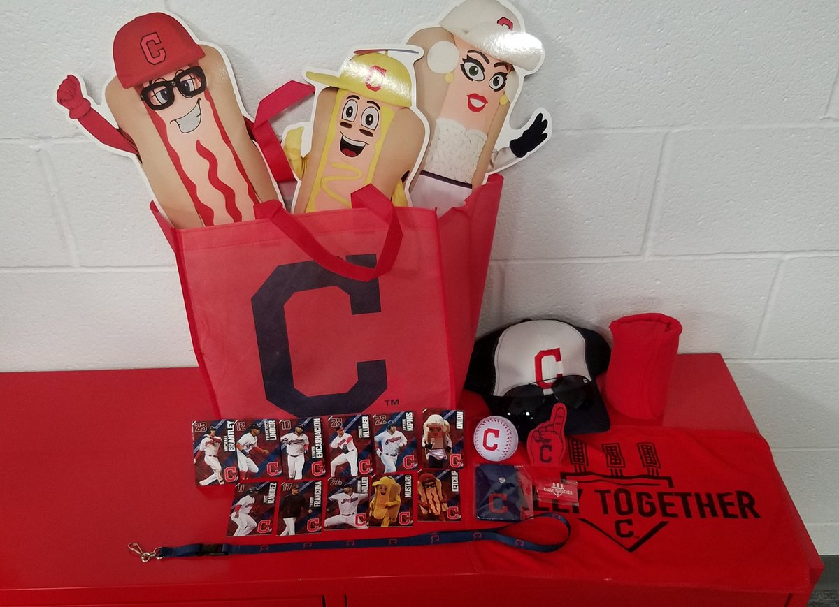 CleHotDogs's tweet photo. 🚨GIVEAWAY TIME🚨

Coming to the game this Friday May 11th or Saturday May 12th?!

RT this tweet, tweet us your seat location as well as which game you'll be attending and one lucky fan each night will win an @Indians swag bag bun delivered by one of us Hot Dogs! 🌭🎉 https://t.co/zW4yU5Oa45