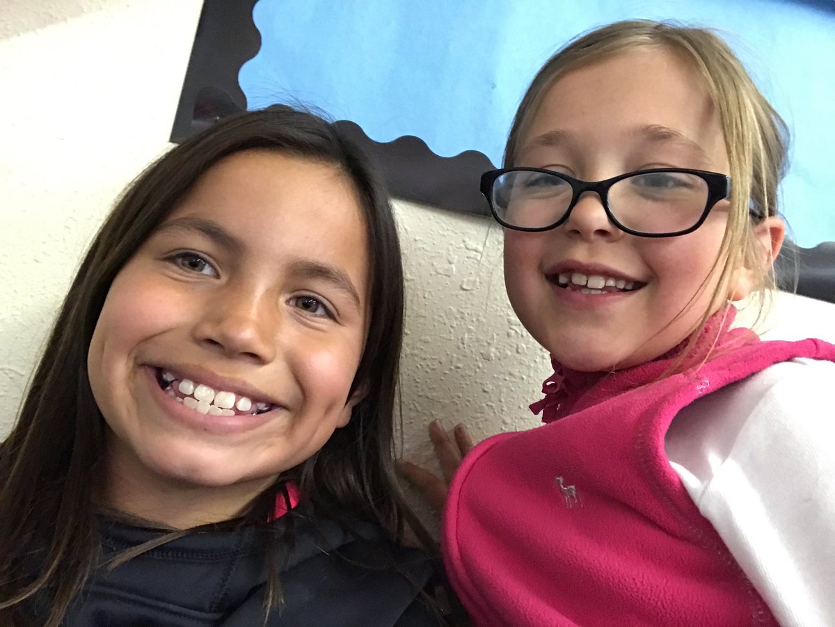Hi we are KayDee and Olivia and we are the tweeters today #Happyclassrooms By KayDee and Olivia 🤩🤩