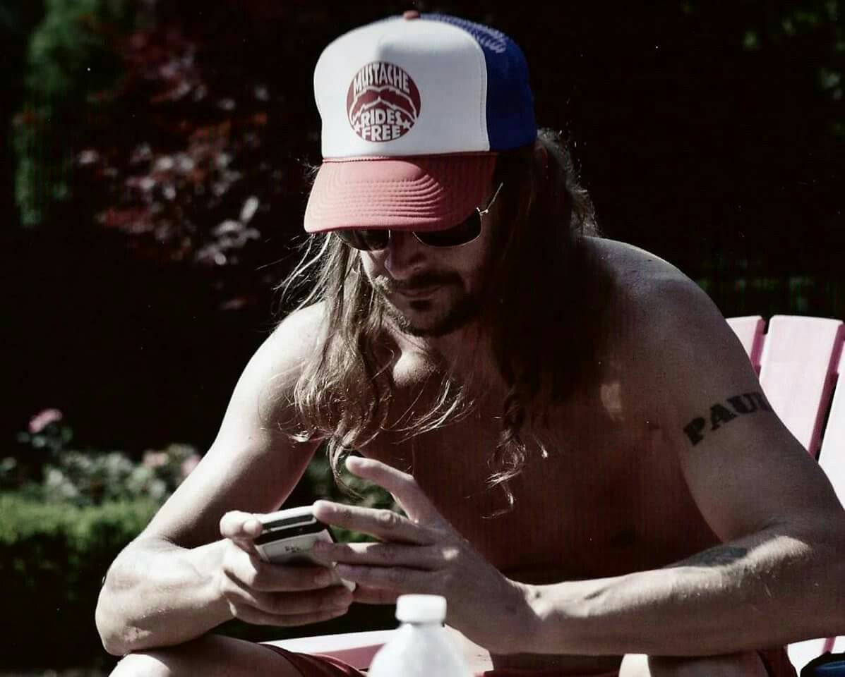 KidRock's tweet photo. New phone, who's this? https://t.co/49Qy0RCu7C