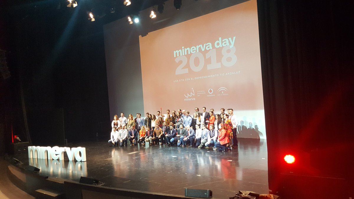 ¡Ahora sí que tenemos la gran foto de familia de <a href="/ProgramaMinerva/">Programa Minerva</a> de esta edición! #minervaday