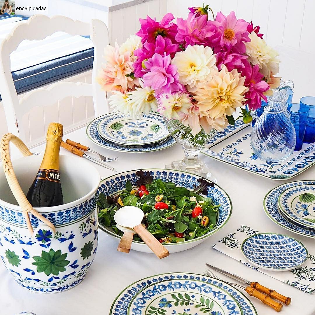Ensalpicadas1's tweet photo. Como siempre les digo que me encanta una mesa bien puesta, les comparto estas imágenes de @mumlittleloves El esmero se nota y le hace saber a tus invitados, que para ti, ellos son importantes. #table #tablesetting #tabledecor #decor #tablescape #beautifultable #blueandwhite https://t.co/RRz31yXmeI