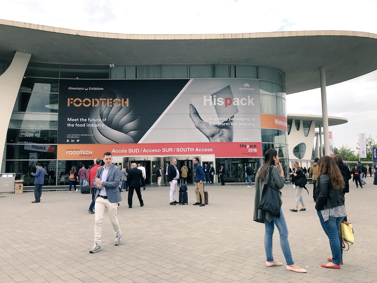 VctorHerrero5's tweet photo. No todo tiene por qué ser robótica en #foodtechbcn #hispack2018 https://t.co/DjAATp80es