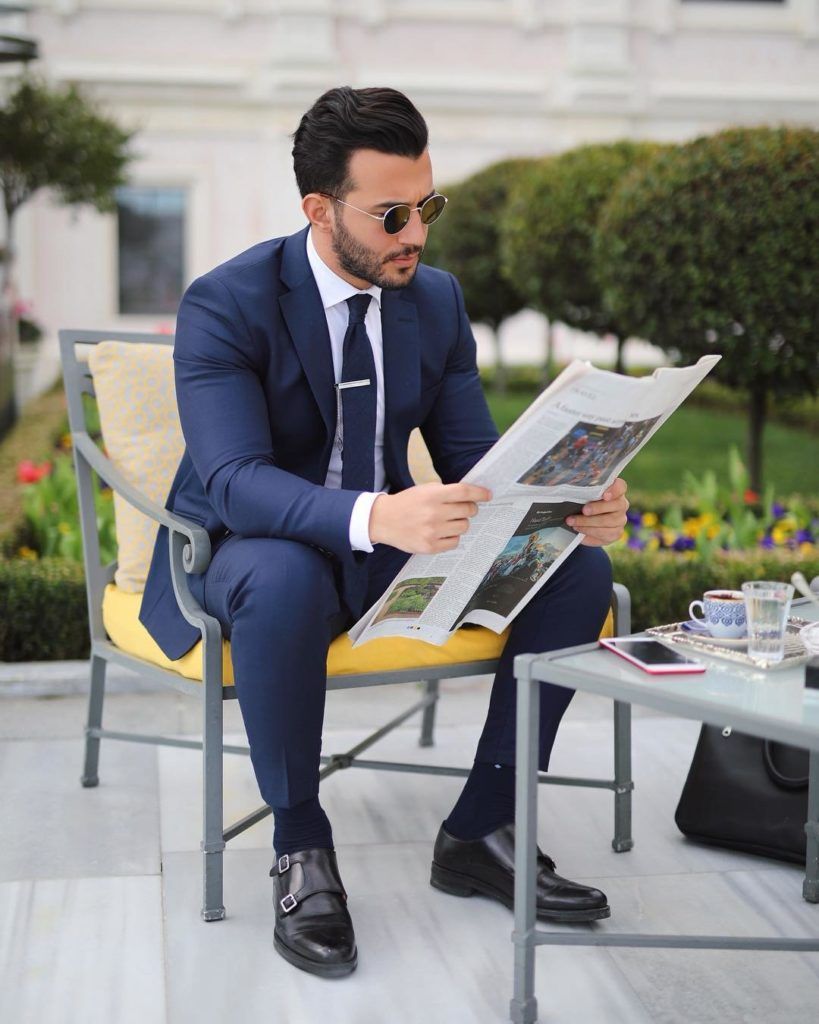 Uživatel Rienasemettre.fr na Twitteru: „On aime la mode #homme vue par @umitobeyd | Look business pour homme avec un costume bleu marine très élégant, une cravate avec pince et des chaussures de