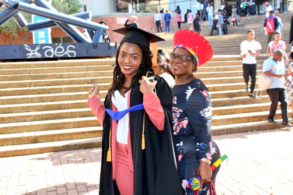 zamantungwa_nx's tweet photo. #UJGrad2018 😍😍😍 w God by our side. My other self did it ❤️. Ngiyabonga Msindisi ☺️ https://t.co/28N3x6kqDI