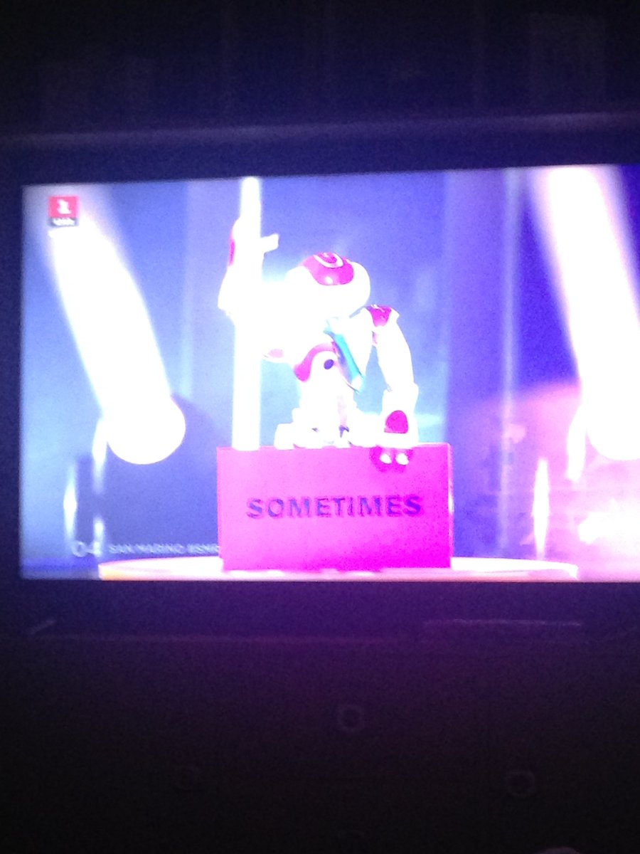 DenRejtiThomas's tweet photo. Sang nummer 4 får 12 point herfra hvis de siger "sut mig, røv" #Eurovision #joinOs #Nao @peterfalktoft https://t.co/lbk8Kr4vNF