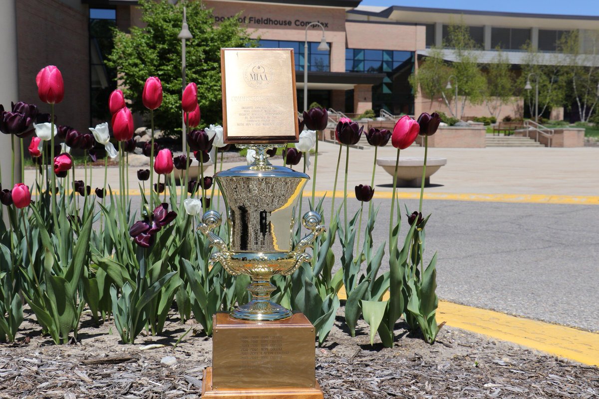 CalvinKnights's tweet photo. Calvin edges Hope, 132-130! The Commissioner’s Cup stays at home in Grand Rapids! #CalWin https://t.co/UCkmlQMHNd