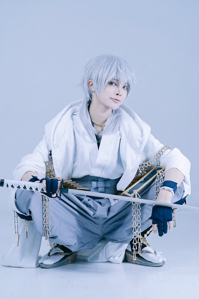 うしお Twitterissa コスプレ 刀剣乱舞 鶴丸国永の座りもイケメンに撮ってもらえたから見て欲しい 写真 石井さん Aoiroisi うしお Twitterissa コスプレ 刀剣乱舞 鶴丸国永の座りもイケメンに撮ってもらえたから見て欲しい 写真 石井さん Aoiroisi