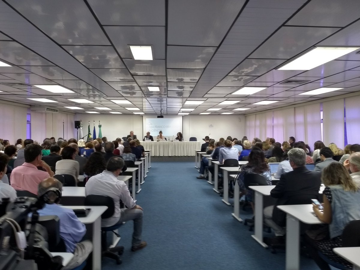 franceaubresil's tweet photo. Acontece agora na #finatec @unb_oficial a apresentação sobre o Claude Levi-Strauss por Emmanuelle Loyer, biógrafa do antropólogo https://t.co/INQap4qJEQ