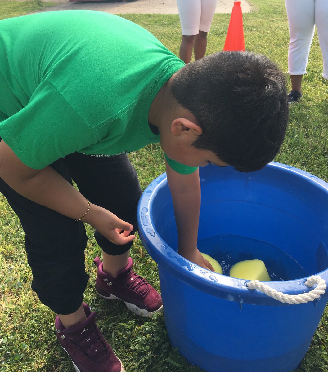etta_gentry's tweet photo. Field day fun @Willow_OaksES https://t.co/Wg7BMsruPM