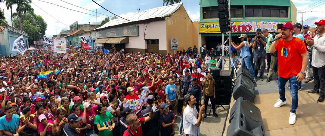 rafaellacava10's tweet photo. Hoy el municipio Libertador fue testigo de esa energía universal q es el amor desbordado  de este pueblo hacia nuestro presidente @NicolasMaduro. El 20 de Mayo habrá victoria popular y será por revolcón. Gracias pueblo heroico seré toda mi vida un subordinado de ustedes. 🦇❤️🦇 https://t.co/003We7gOaR