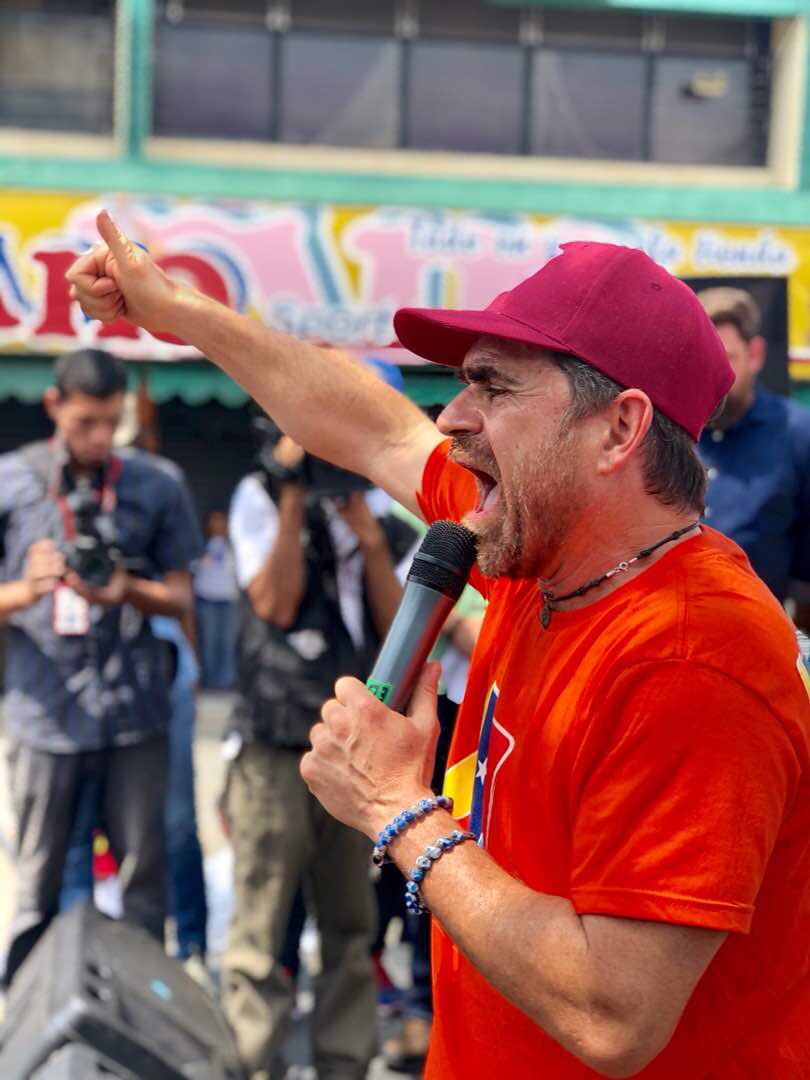 rafaellacava10's tweet photo. Hoy el municipio Libertador fue testigo de esa energía universal q es el amor desbordado  de este pueblo hacia nuestro presidente @NicolasMaduro. El 20 de Mayo habrá victoria popular y será por revolcón. Gracias pueblo heroico seré toda mi vida un subordinado de ustedes. 🦇❤️🦇 https://t.co/003We7gOaR
