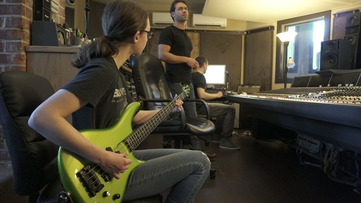 sonic_democracy's tweet photo. The bass tracks for II. Neon Halo are down!

#sonicdemocracystudio https://t.co/t0Y37QL1U8
