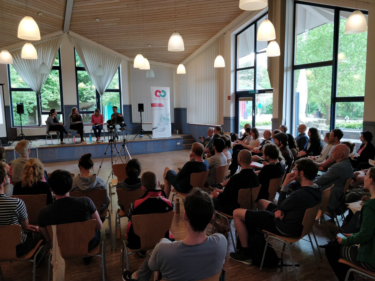 Start der #C2C @C2C_eV #Aktionswoche #Verpackung #C2CAktion18 auf der  #CradleToCradle #C2CAkademie 2018 in #Hannover mit C2C e.V. Beirätin Katja Hansen, Dr. Martin Fahr von <a href="/POLYSECURE/">POLYSECURE GmbH</a>, Antje Schubert von <a href="/BioFutura/">Bio Futura B.V.</a> Vorständin Nora <a href="/c2cnora/">Nora Sophie Griefahn</a> moderiert. Livestream auf Facebook