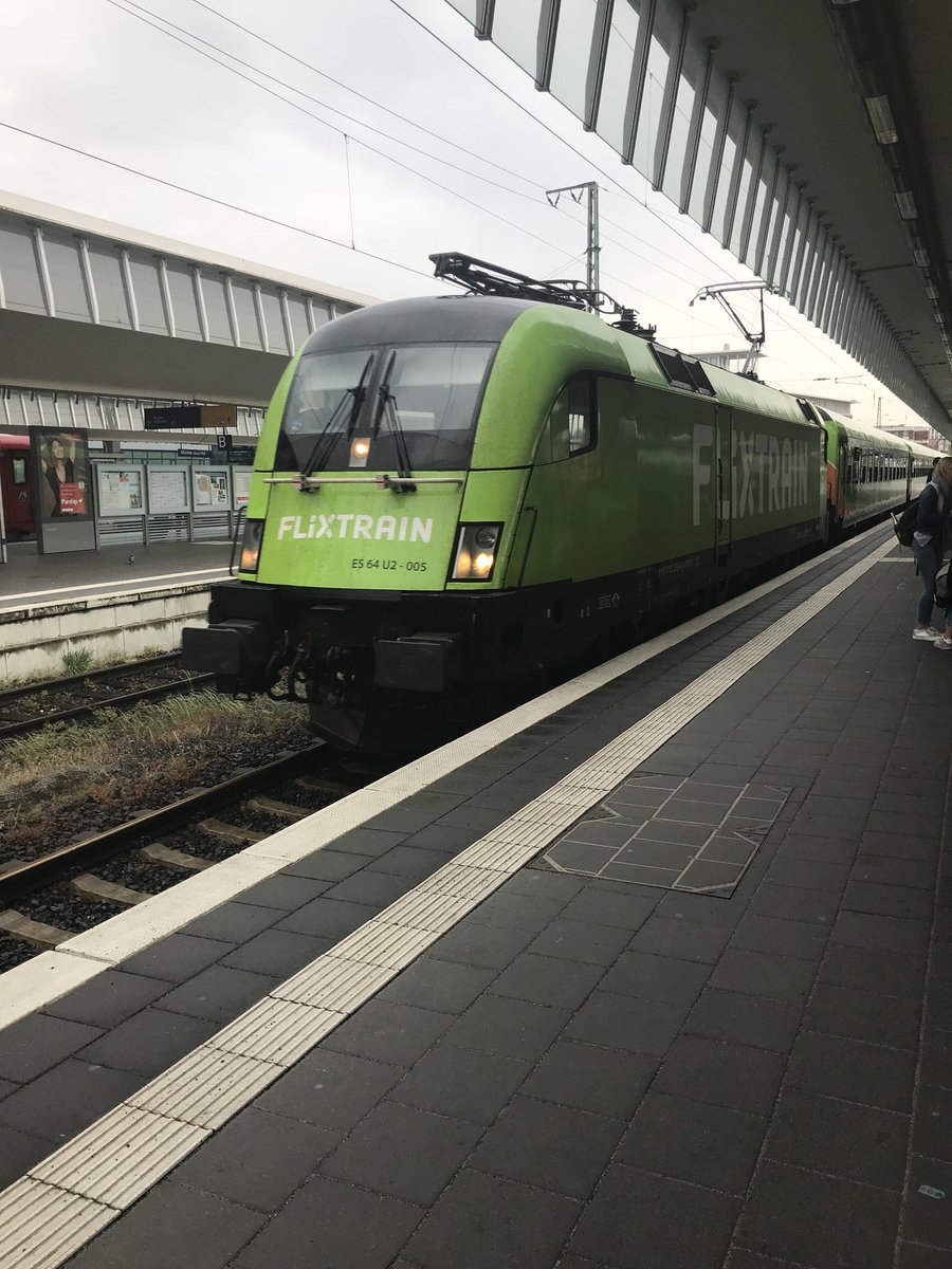 Meine erste Fahrt mit dem #flixtrain Was kann man für 5€ schon verlangen. Ist leider schon alles was dreckig, aber für den Preis unschlagbar.