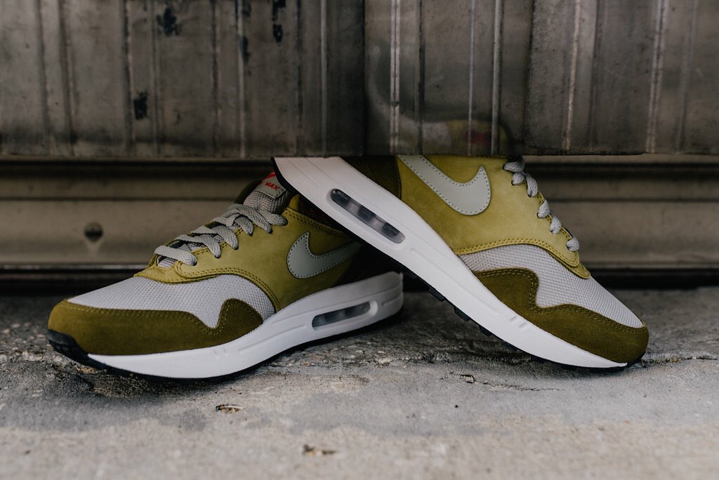 menscloset407's tweet photo. Nike Air Max 1 Premium Retro "Curry Pack" | Olive Flak/Spruce Fog | $150 | Release Date 5/12/18
#Nike #NewRelease #WestOrlando #CurryPack #Exclusive #AirMax1 #Retro #Sneakerhead https://t.co/yRsfB5F0Wk