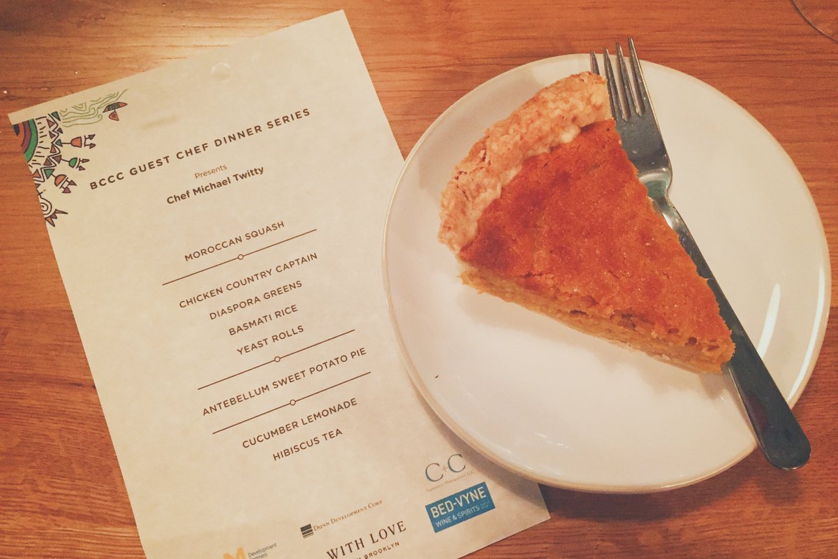 HolyBirdDoc's tweet image. Thank you to @KosherSoul and everyone at the Brownsville Community Culinary Center for an amazing meal!
Reading Afroculinaria.com in @DrMChatelain ‘s class was my introduction to food history so this film truly wouldn’t exist without his inspiring work!