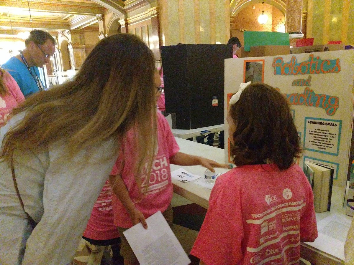 EdSuperHighway's tweet photo. We were happy to see you again, @tdugan75! Thanks to you and your students from sharing such a cool #digitallearning project. RT @tdugan75: Lucas and Gracie from #nhm88 sharing how they blend Robotics with Reading #ILTech2018 https://t.co/IbrFwBOnNs