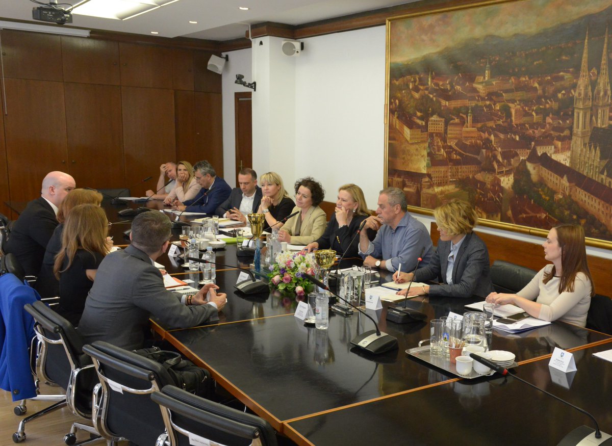 ecapannelli's tweet photo. As part of the #CountryPartnershipFramework consultations for #Croatia, discussing potential technical support for #Zagreb’s further development into modern, beautiful and smart #EU capital with mayor @MilanBandicGZ and @WorldBank #UrbanDevelopment experts. @wwwzagrebhr https://t.co/jn6TEkIL9w