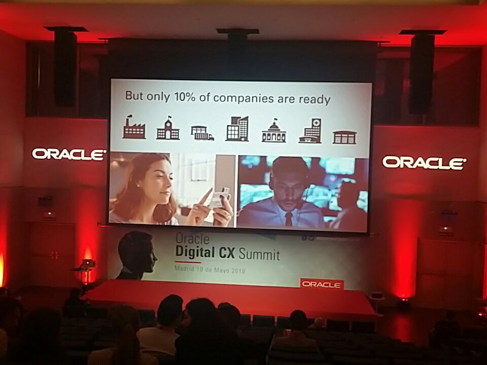 selfbite's tweet image. En el #OracleDigitalCX18
