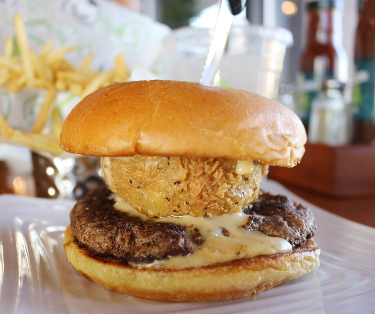 Liberty_Burger's tweet photo. *WARNING... napkin required.
#BabyBella | #LibertyBurger | #BeforeTheBun | #BurgerFreedom | #QualityBurger | #FreeRange | #GrassFedBeef | #FamilyOwned | #TexasGrown | #GoLocal | #FreshIngredients | #AllAmerican | #DallasFoodie | #BestBurger | #BurgerLovers | #BurgerLife https://t.co/PcbfRxQ9ZY