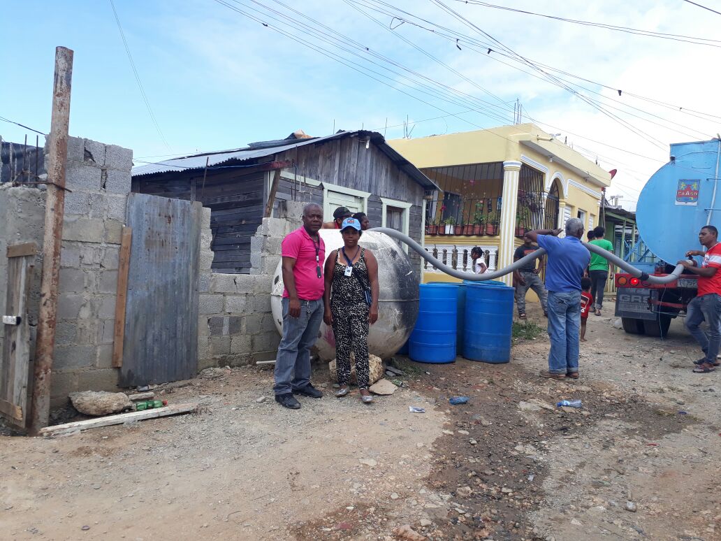 Eladioaquino4's tweet photo. Operativo en la malvina realizado por la @Direccionsocia1 de la @caasdrd #caasdtrabaja #CAASDTeInforma https://t.co/X4glQ2e5RU