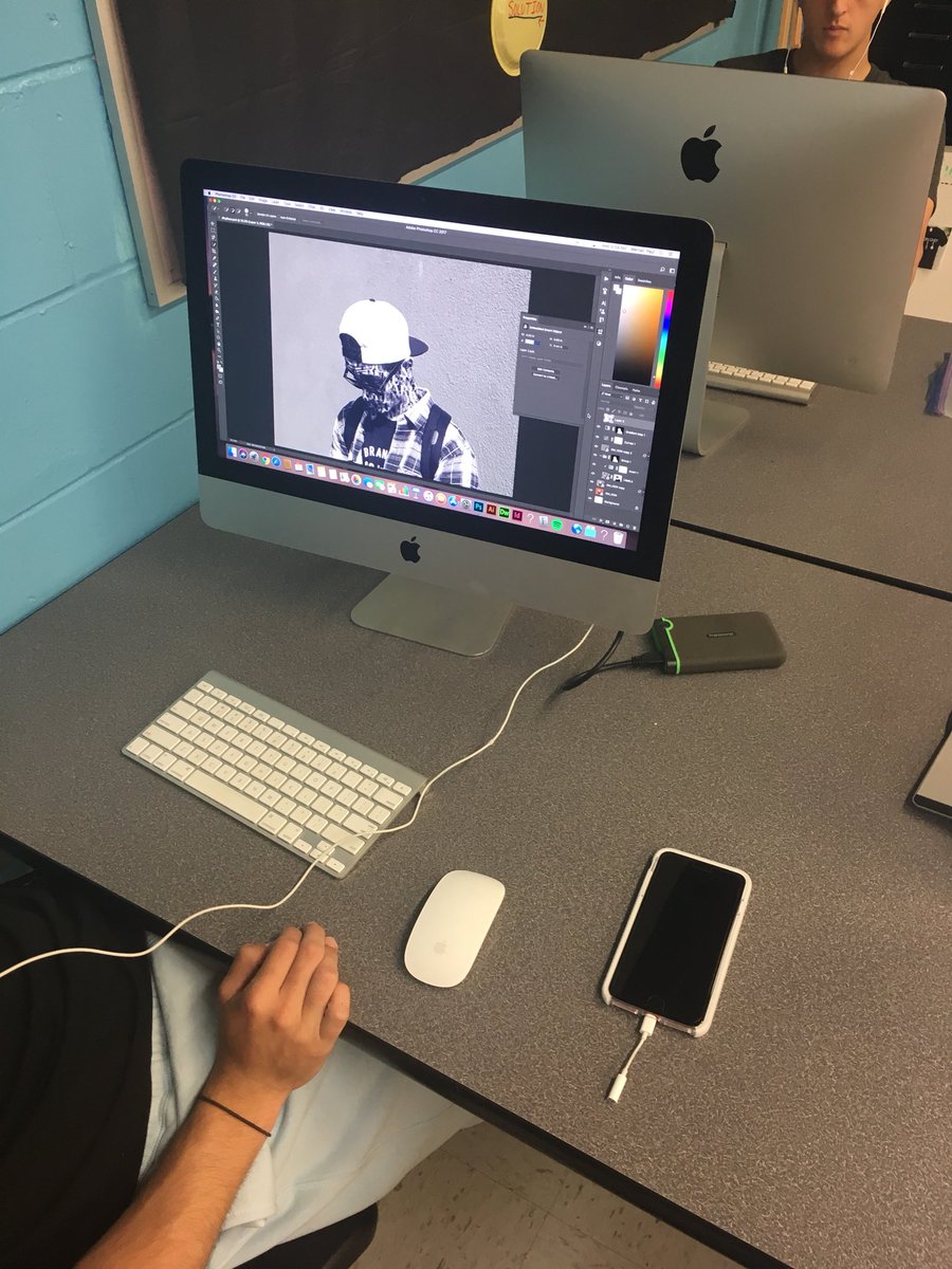 MHSNgraphics's tweet photo. Fusing a little #art #typography and #technology together today to compose #typographyselfportraits @AdobeStudents #GraphicDesign #WordsAsArt #DesignThinking https://t.co/nIkhL62RNn