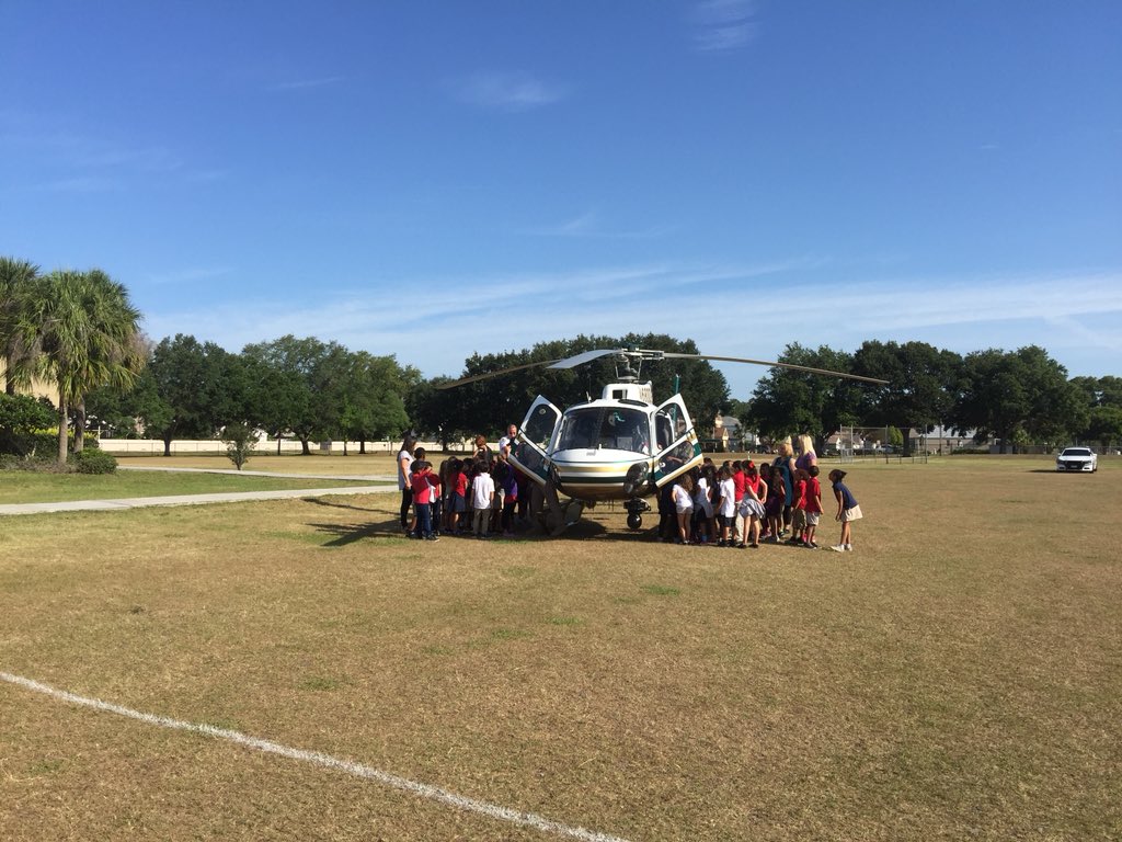 MichelleM0927's tweet photo. Principal Honor Roll and Honor Roll students were rewarded with a visit from the HCSO Helicopter! @CannellaElem @MattHoffHCPS @MarisaBrody @HCPSArea2 https://t.co/CL2POkILCD