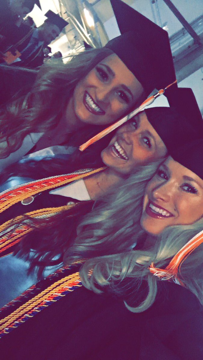m_levy8's tweet photo. #UTgrad2018 https://t.co/a8r227GrP0