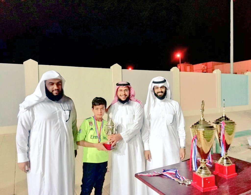 NamaArar's tweet photo. تكريم افضل لاعب و أفضل حارس في المسابقة https://t.co/WNgBGKUVc5