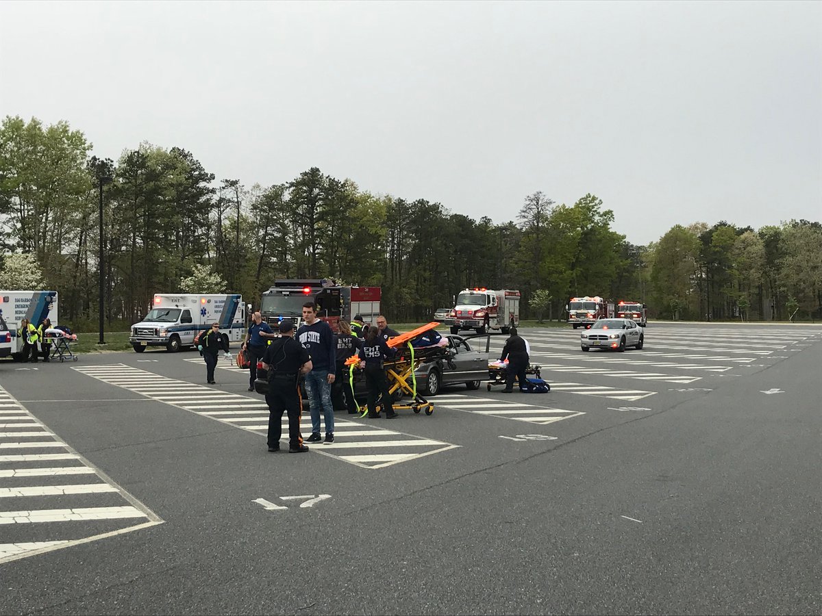 EHTNJHS's tweet photo. Thank you to Ms. Holmstrom, @ScullvilleFire, @BargaintownFire, Farmington, Cardiff, &amp; West AC FD, @EHTPolice, EHT EMS, @ehteaglenews, EHT AVA, Medical Examiners Office, Mike McNamara, Kevin Savage, &amp; student actors/actresses for a successful Mock Car Crash demonstration. #BeSafe https://t.co/Pwx1eJdwRO