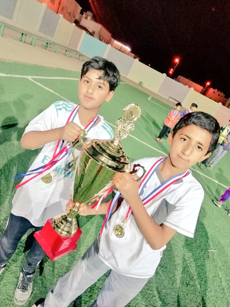 NamaArar's tweet photo. تكريم افضل لاعب و أفضل حارس في المسابقة https://t.co/WNgBGKUVc5