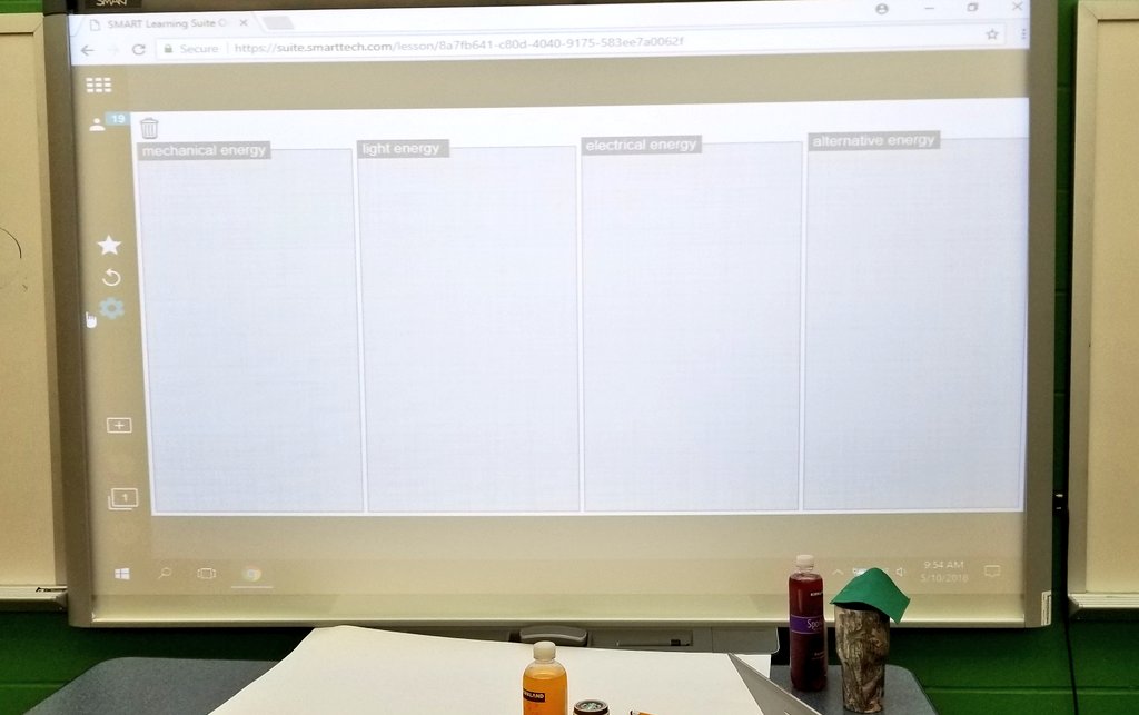pvilla07's tweet photo. Did I mention this #SLSO #ShoutItOut activity was created by a #SMARTChampion Ss from #VineyardRanch?! Way to have Ss take control of their learning @Maritzavineyard !! #NEISD #NeisdiTech #typesofenergy https://t.co/r6XweFCNaT