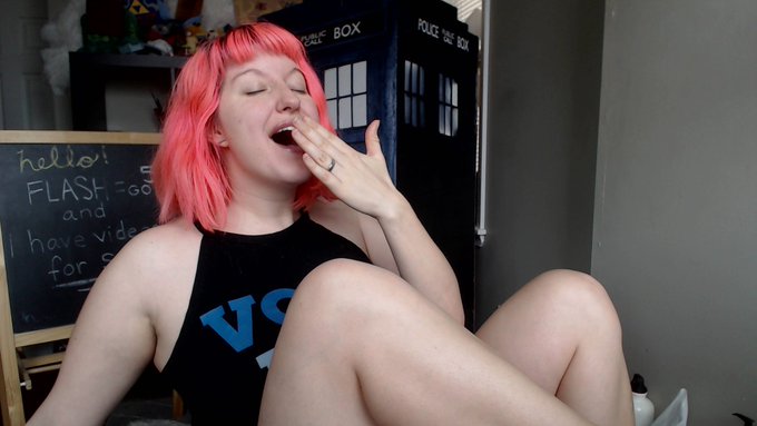 I'm awake! I'm awake! Slightly sleepy but here to hang out! :D https://t.co/m91Uk4hODH https://t.co/