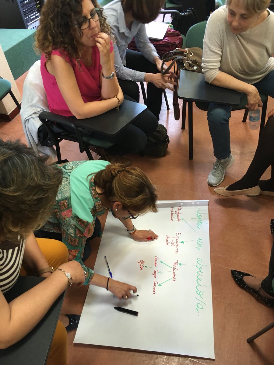 aromeroa's tweet photo. #EscuelasSostenibles Fase III se despiden tras tres años d trabajo,ideando proyectos,exponiendo logros,compartiendo ilusiones #AmbientalCRIF https://t.co/UwsnPMEcBZ