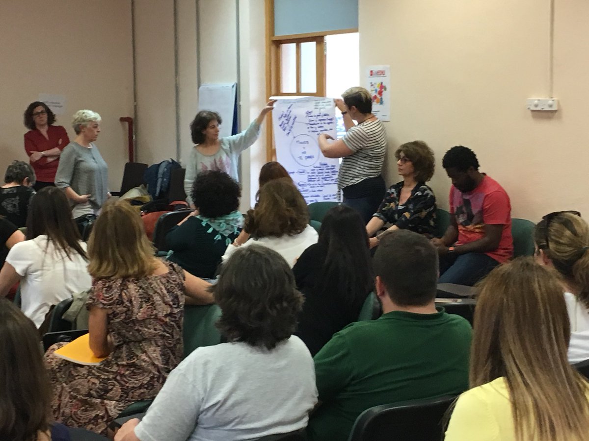 aromeroa's tweet photo. #EscuelasSostenibles Fase III se despiden tras tres años d trabajo,ideando proyectos,exponiendo logros,compartiendo ilusiones #AmbientalCRIF https://t.co/UwsnPMEcBZ