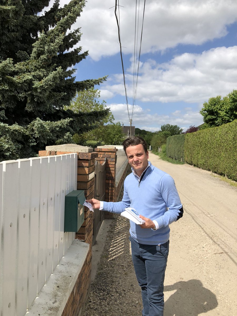 MorgannVANACKER's tweet photo. Aujourd’hui à Brie, avec mon ami et fidèle militant Bruno, nous avons distribués plus de 1000 tracts dans les boîtes aux lettres de nos concitoyens.
#FN77 #BrieBleuMarine #Opposition https://t.co/Fl5vdvqqsq