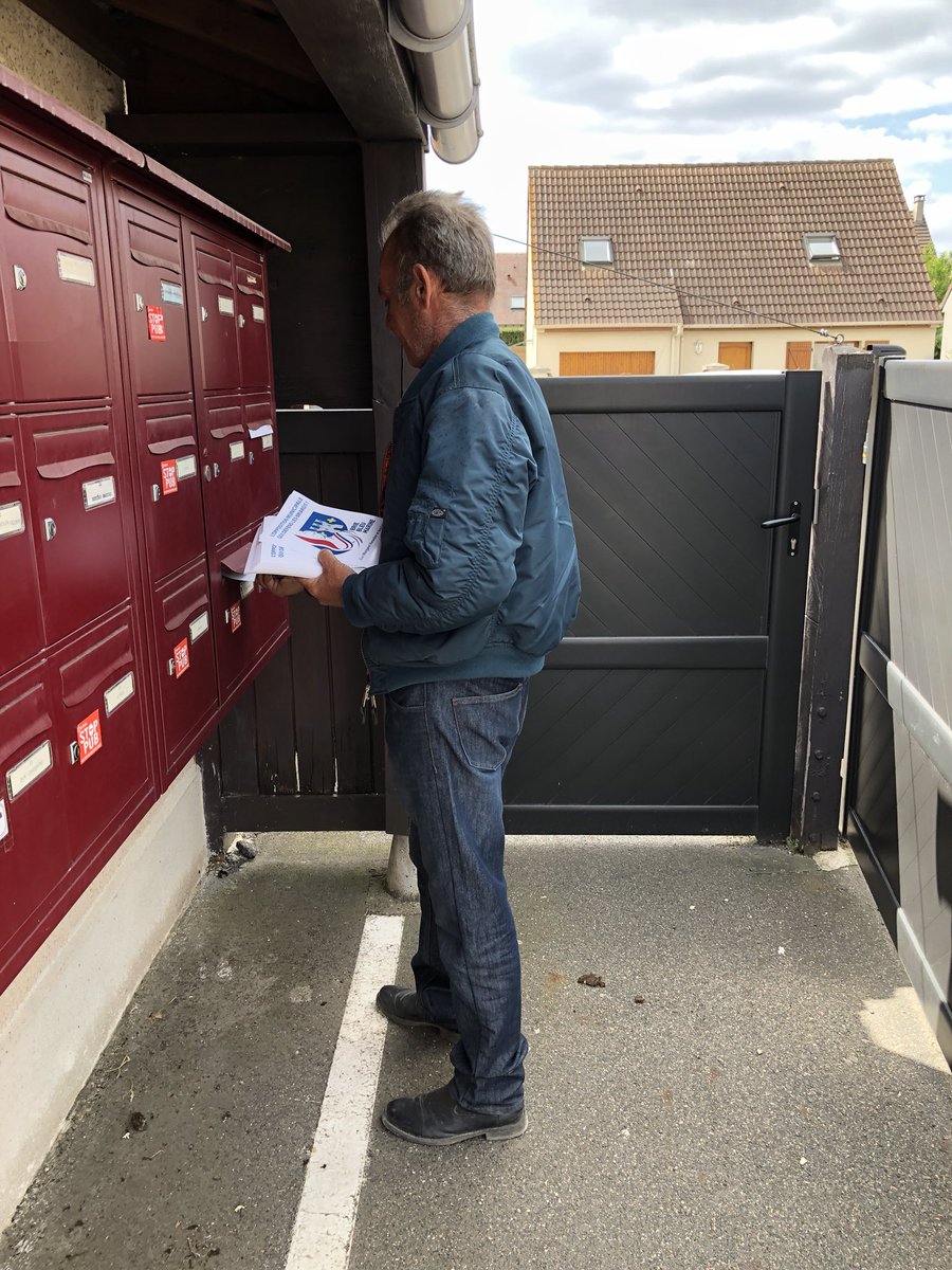 MorgannVANACKER's tweet photo. Aujourd’hui à Brie, avec mon ami et fidèle militant Bruno, nous avons distribués plus de 1000 tracts dans les boîtes aux lettres de nos concitoyens.
#FN77 #BrieBleuMarine #Opposition https://t.co/Fl5vdvqqsq